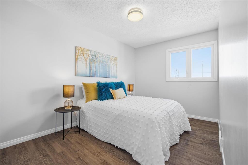 B 67 Apple Lane, Winnipeg, MB - Indoor Photo Showing Bedroom