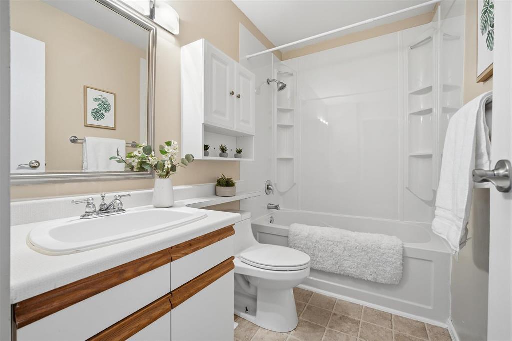 B 67 Apple Lane, Winnipeg, MB - Indoor Photo Showing Bathroom