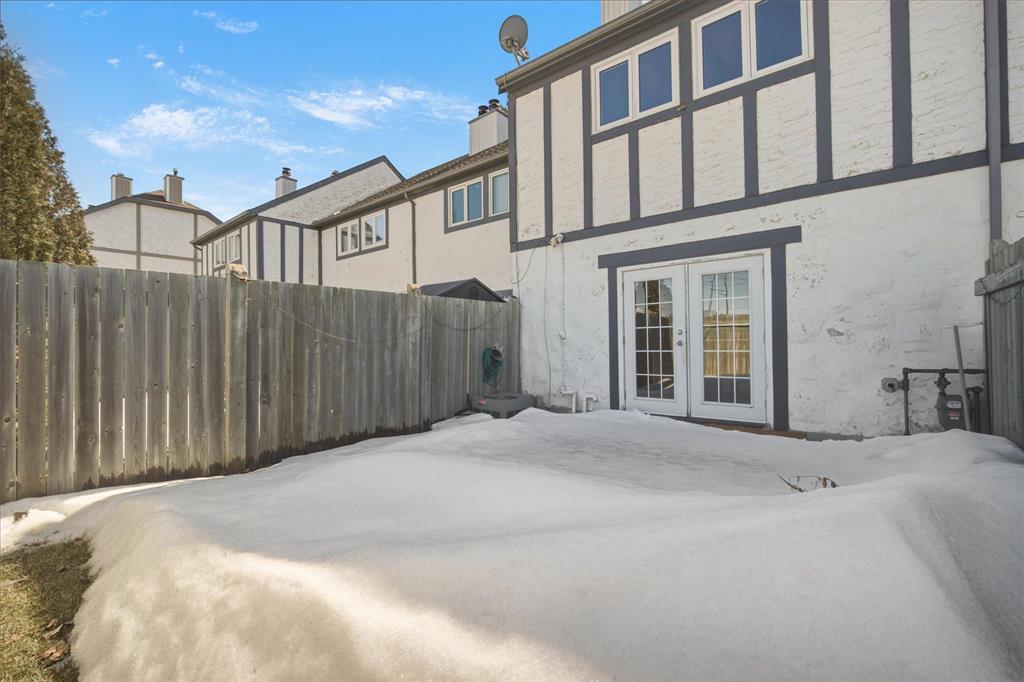 B 67 Apple Lane, Winnipeg, MB - Outdoor With Exterior