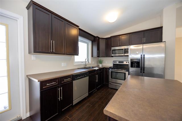 2 Deerfield Trl, Steinbach, MB