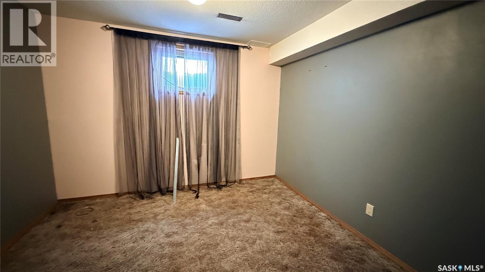 468 Petterson Drive, Estevan, SK - Indoor Photo Showing Other Room