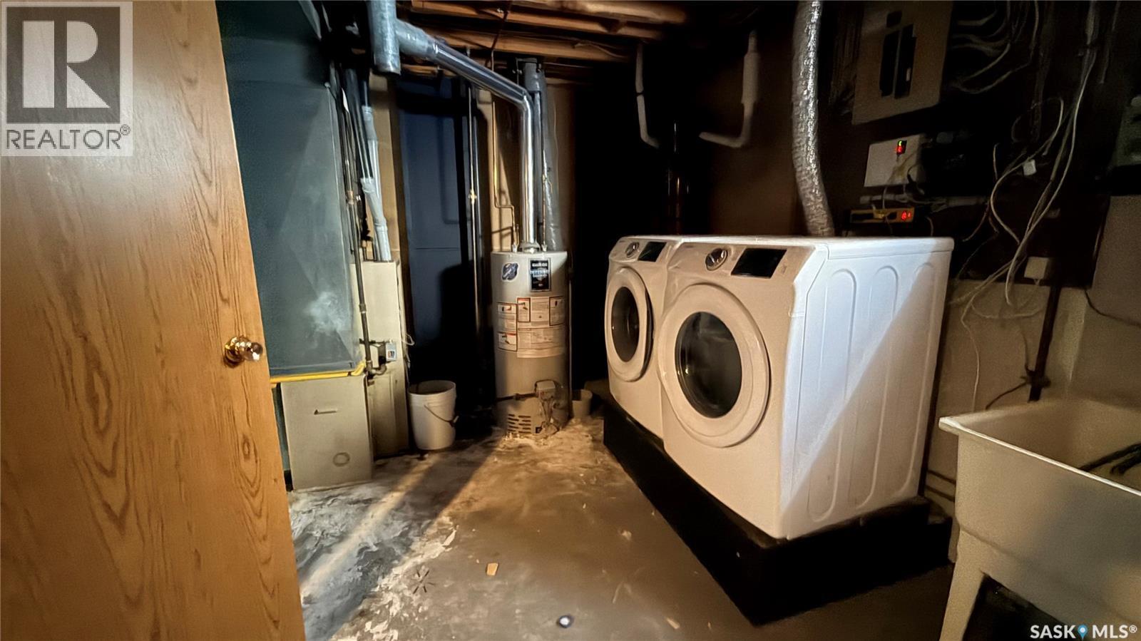 468 Petterson Drive, Estevan, SK - Indoor Photo Showing Laundry Room