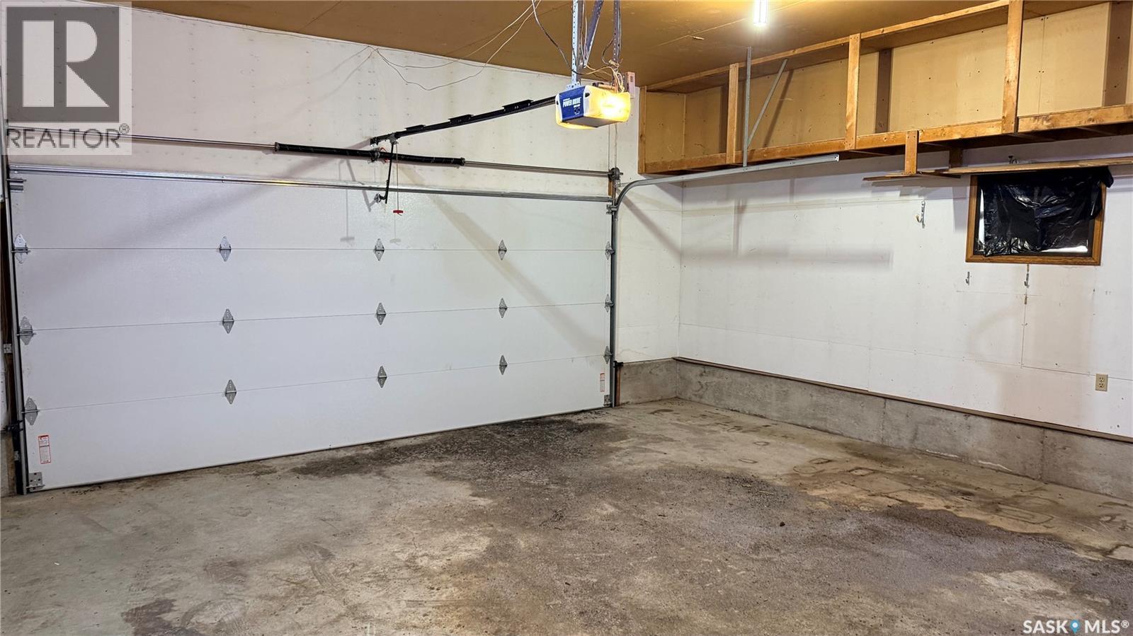 468 Petterson Drive, Estevan, SK - Indoor Photo Showing Garage