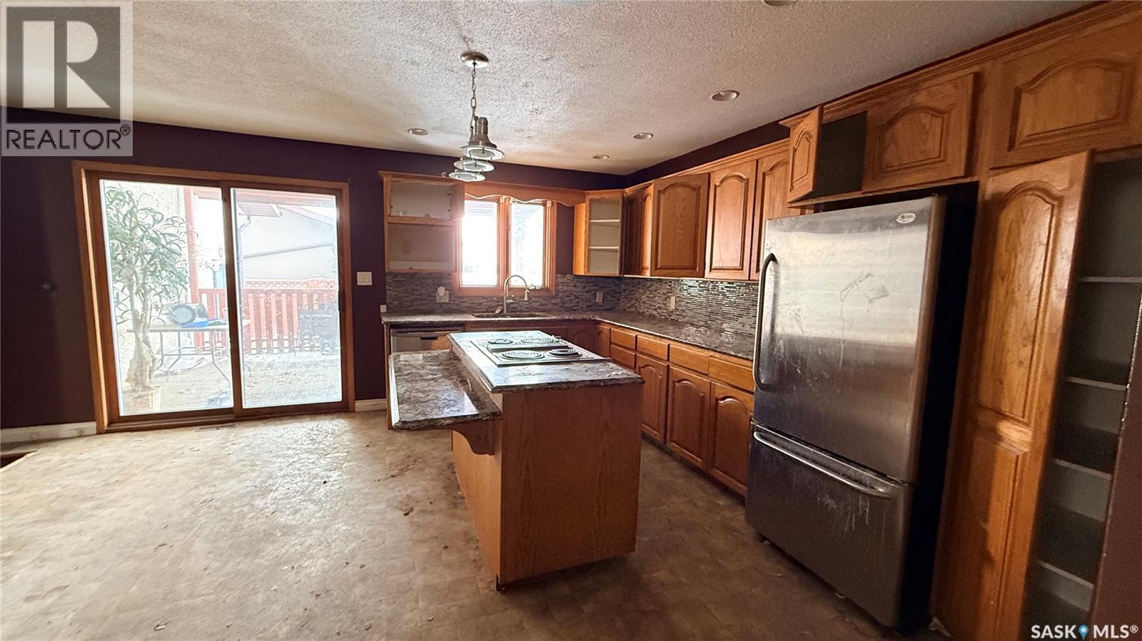 468 Petterson Drive, Estevan, SK - Indoor Photo Showing Kitchen