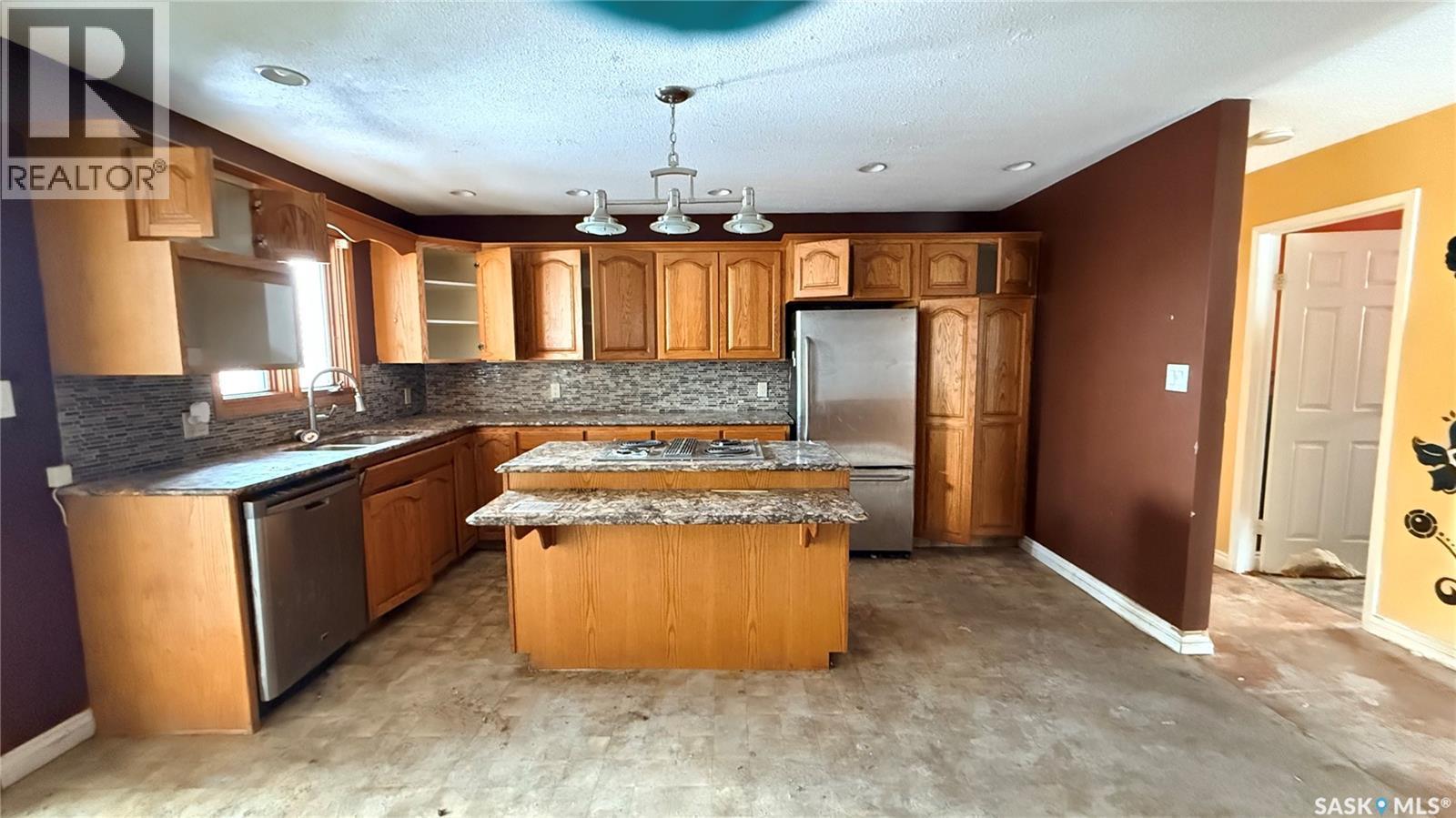 468 Petterson Drive, Estevan, SK - Indoor Photo Showing Kitchen