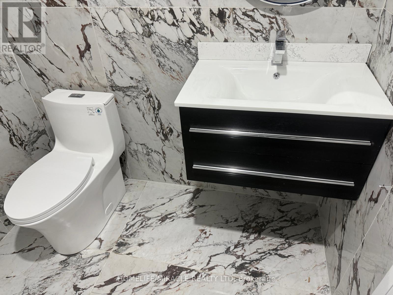 69 Southworth Street N, Welland, ON - Indoor Photo Showing Bathroom
