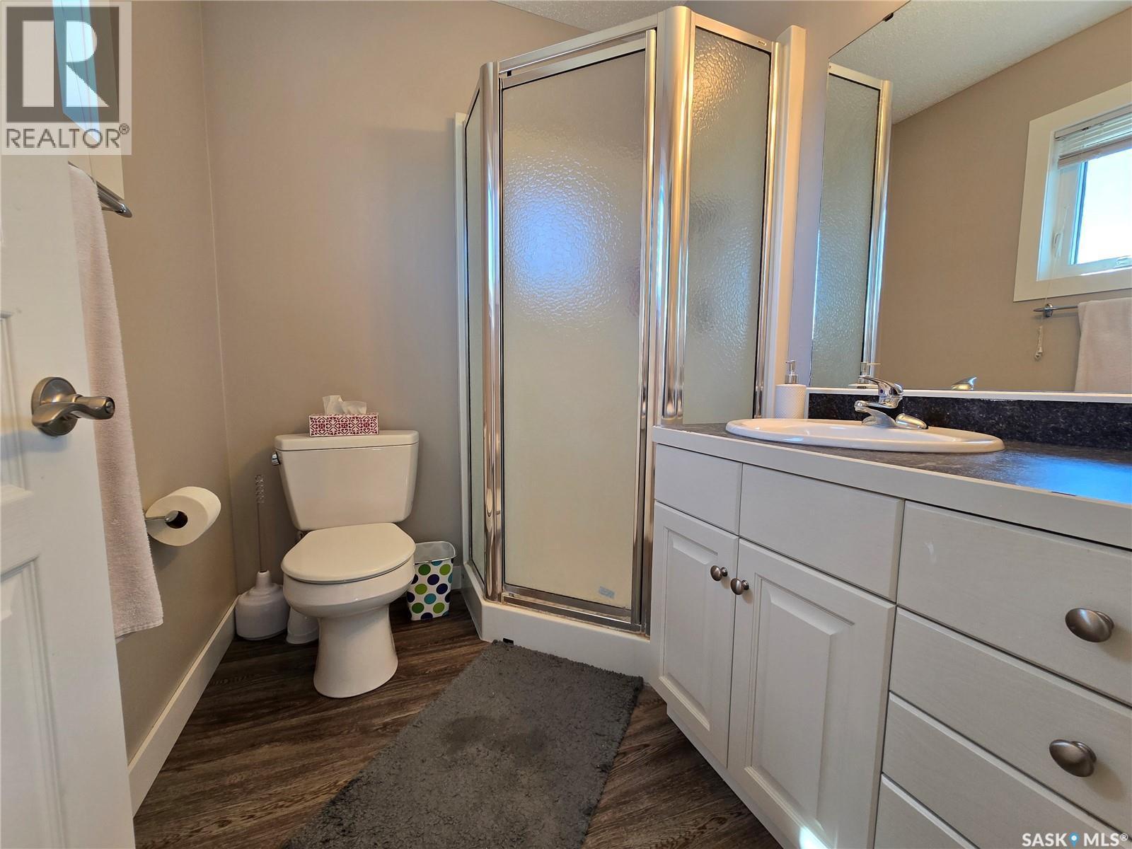 752 Mctaggart Drive, Weyburn, SK - Indoor Photo Showing Bathroom