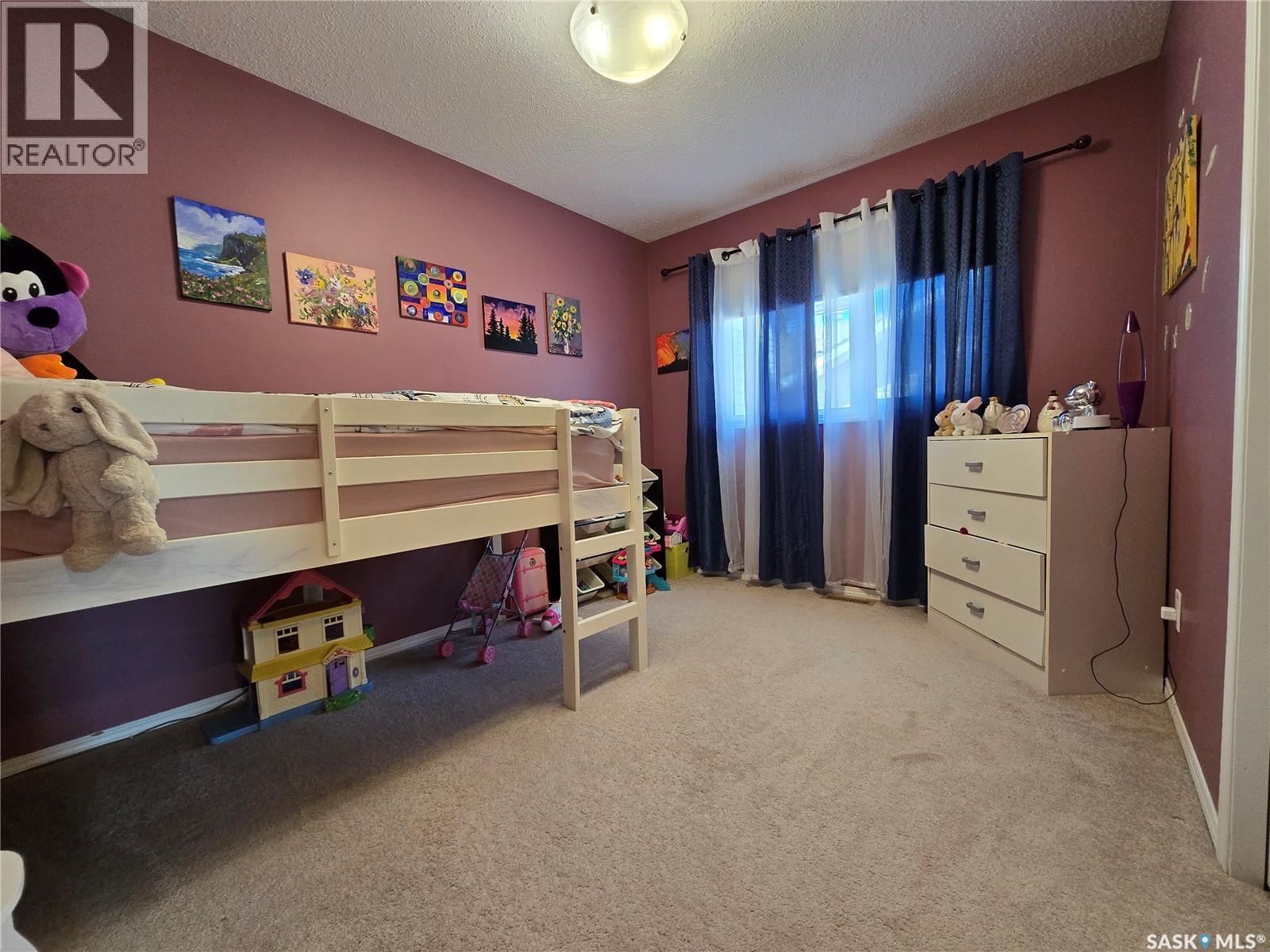 752 Mctaggart Drive, Weyburn, SK - Indoor Photo Showing Bedroom