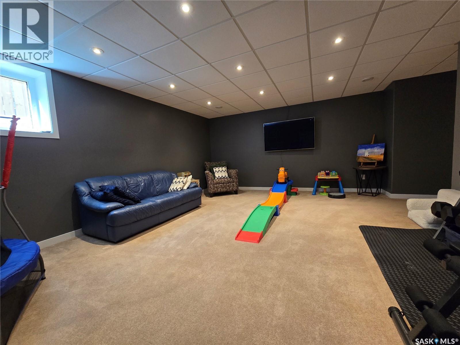 752 Mctaggart Drive, Weyburn, SK - Indoor