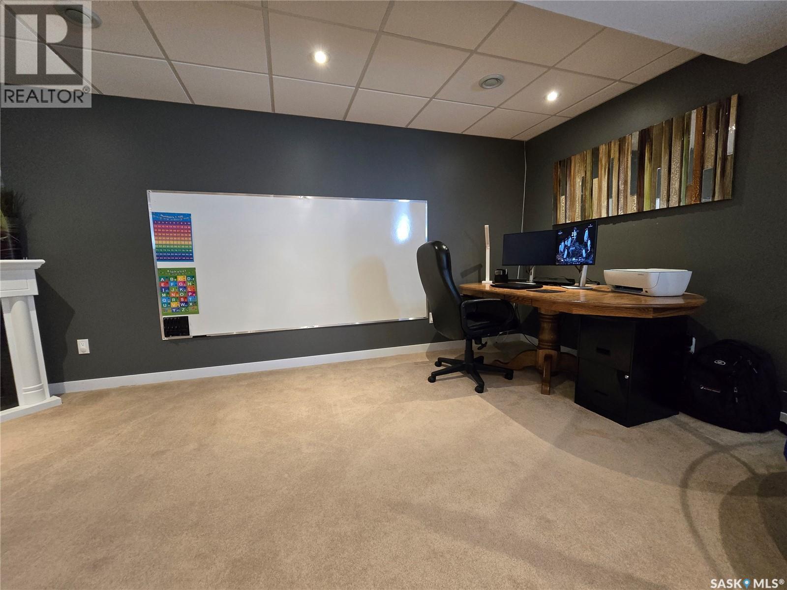 752 Mctaggart Drive, Weyburn, SK - Indoor Photo Showing Office