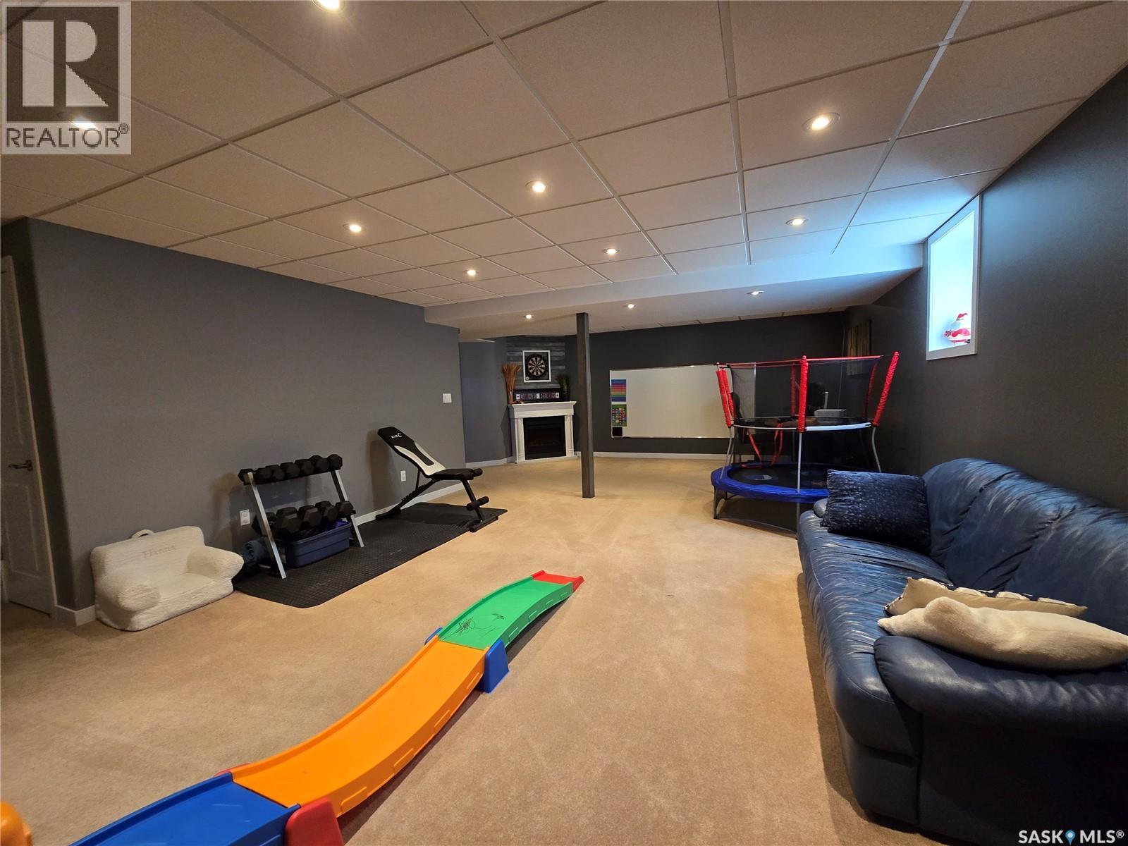 752 Mctaggart Drive, Weyburn, SK - Indoor