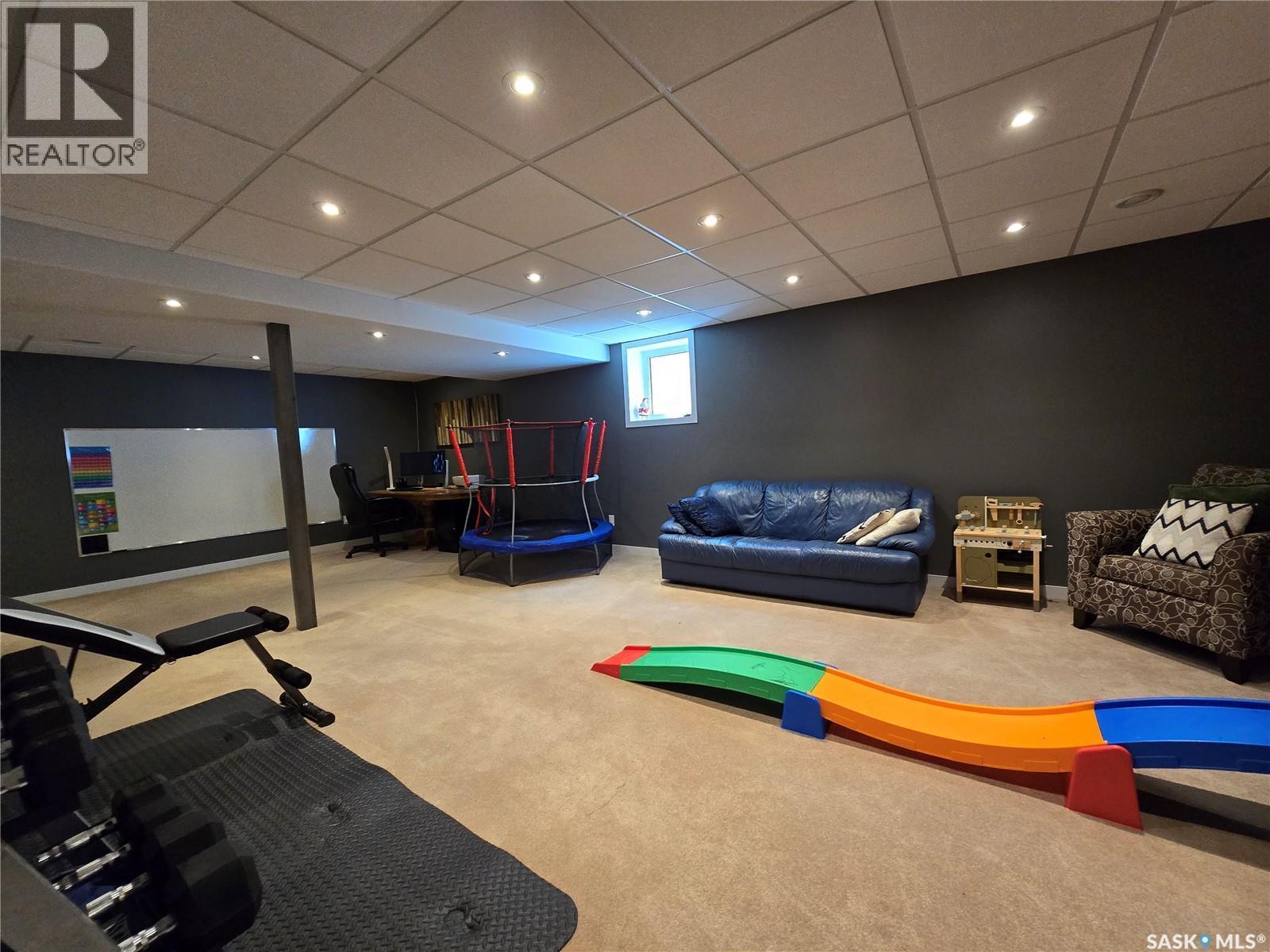 752 Mctaggart Drive, Weyburn, SK - Indoor