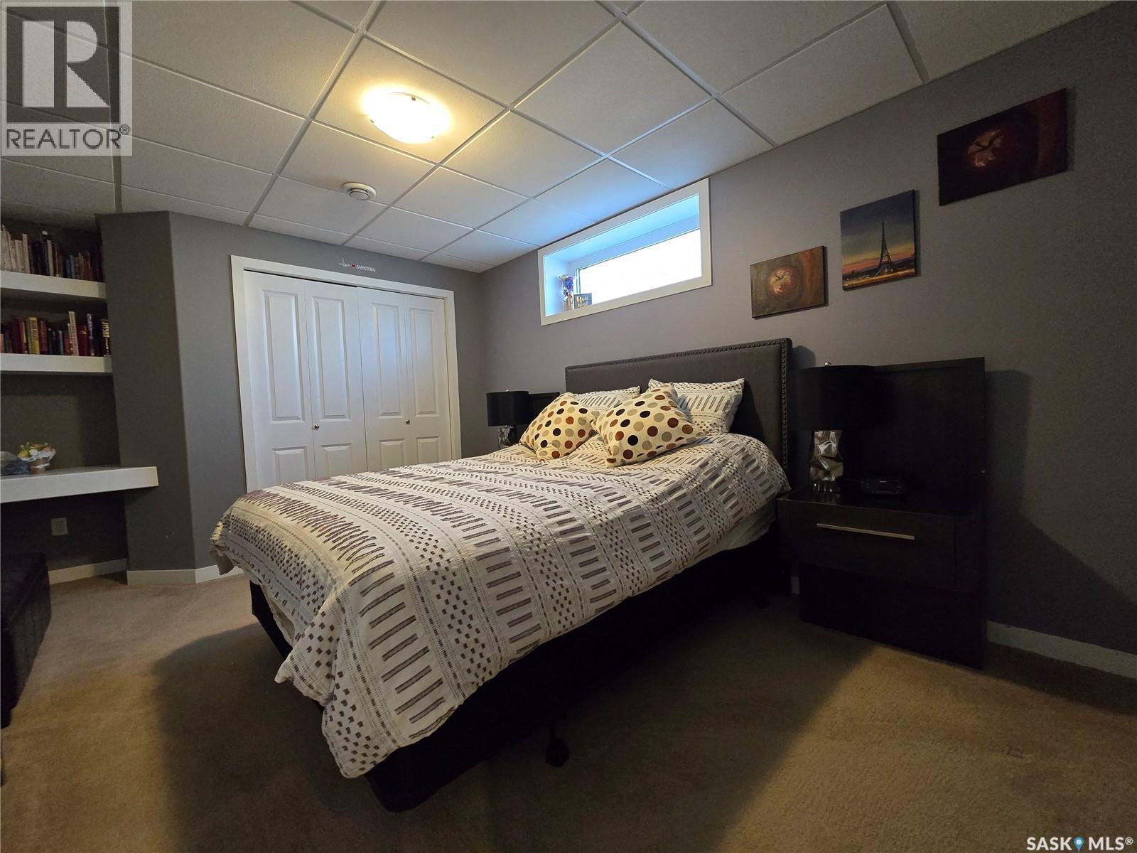 752 Mctaggart Drive, Weyburn, SK - Indoor Photo Showing Bedroom