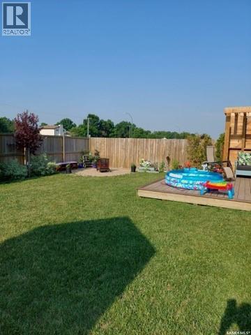 752 Mctaggart Drive, Weyburn, SK - Outdoor