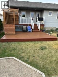 752 Mctaggart Drive, Weyburn, SK - Outdoor