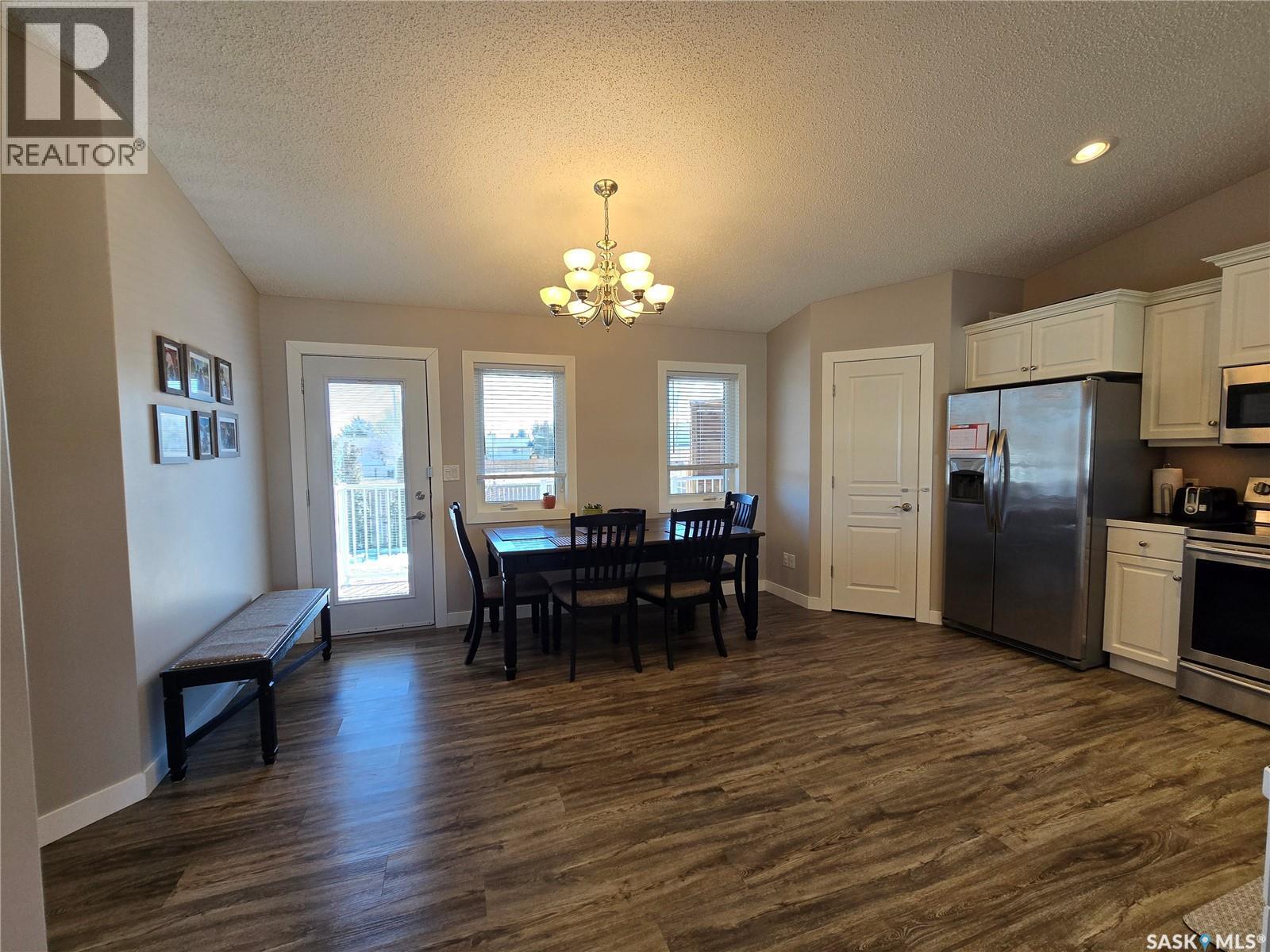 752 Mctaggart Drive, Weyburn, SK - Indoor