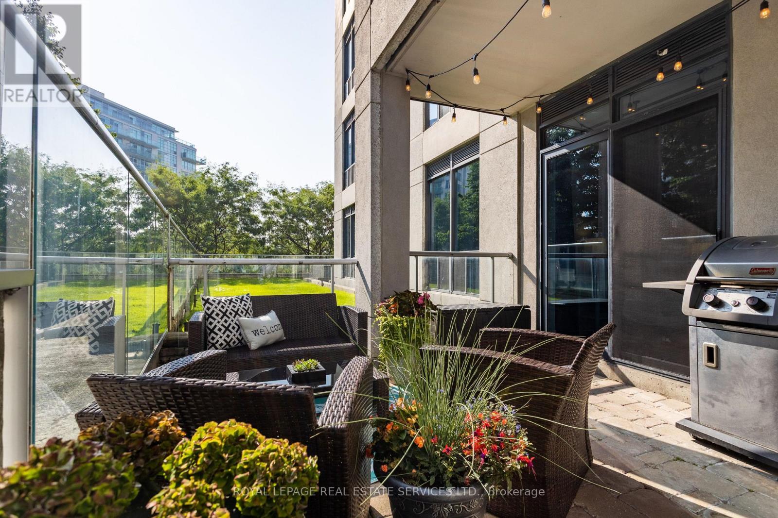 109 - 2083 Lake Shore Boulevard W, Toronto, ON - Outdoor With Exterior