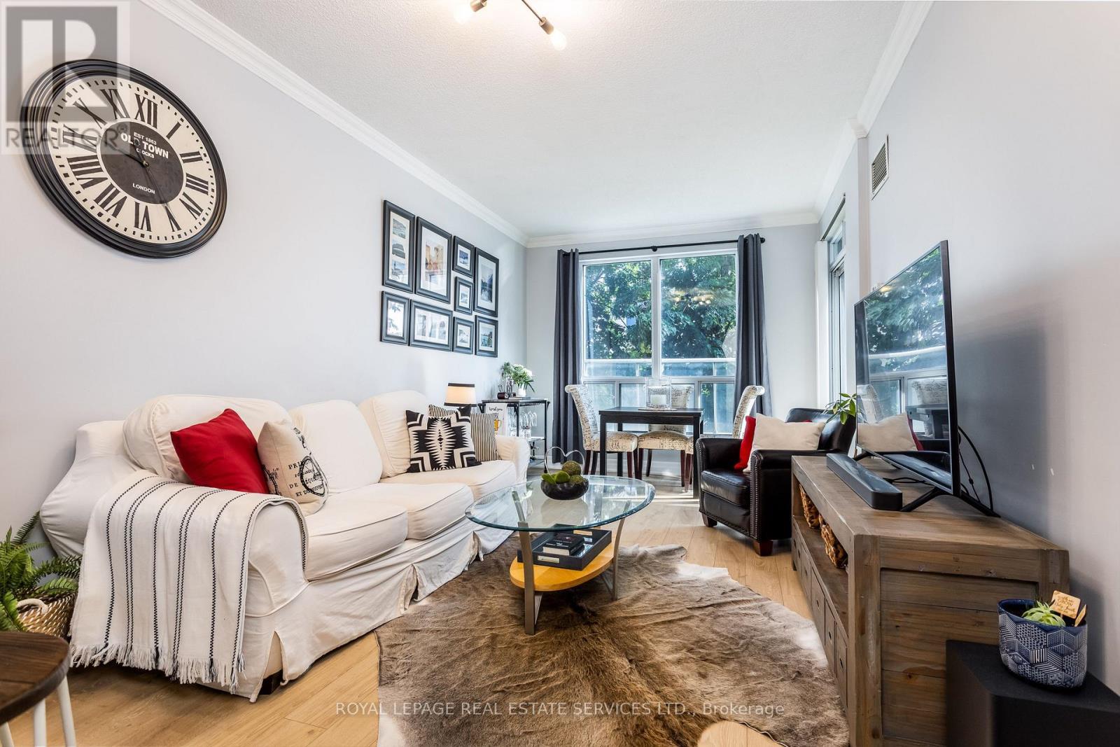109 - 2083 Lake Shore Boulevard W, Toronto, ON - Indoor Photo Showing Living Room