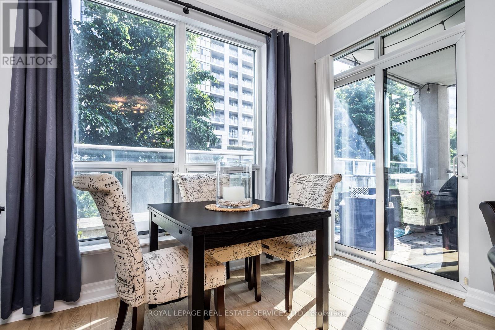 109 - 2083 Lake Shore Boulevard W, Toronto, ON - Indoor Photo Showing Dining Room
