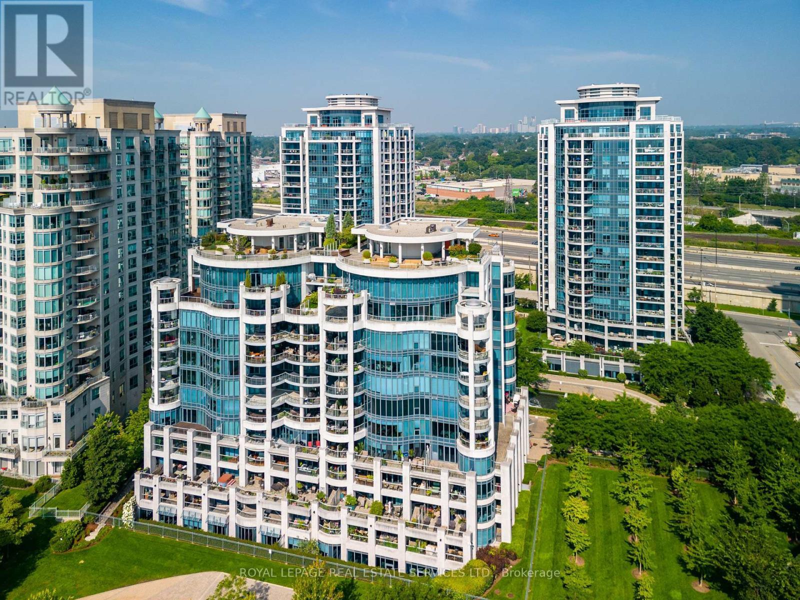 109 - 2083 Lake Shore Boulevard W, Toronto, ON - Outdoor With Facade