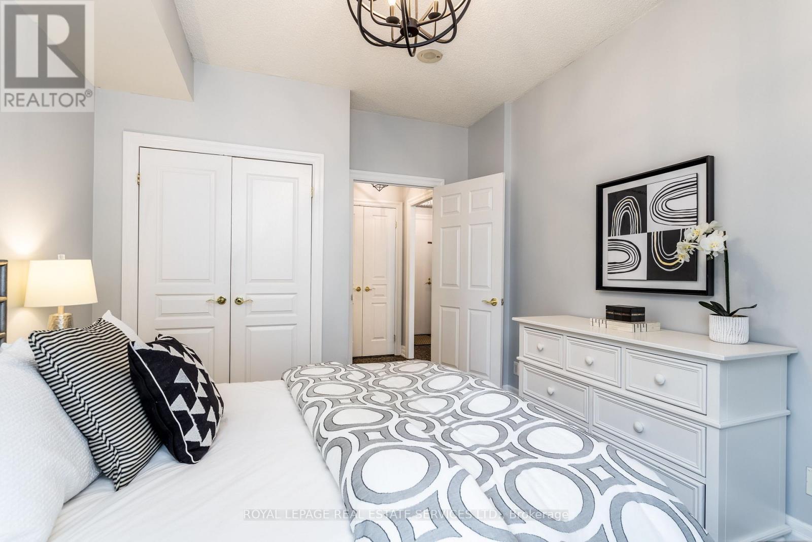 109 - 2083 Lake Shore Boulevard W, Toronto, ON - Indoor Photo Showing Bedroom