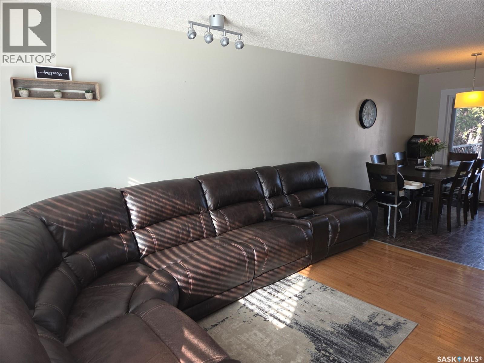 311 Wilkinson Crescent, Saskatoon, SK - Indoor Photo Showing Living Room