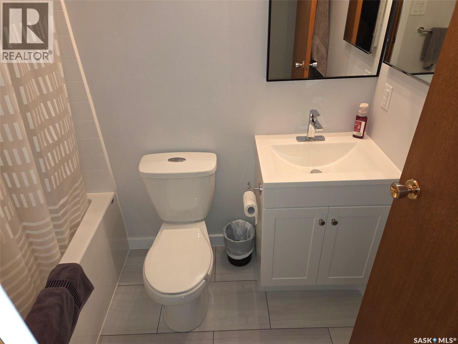 311 Wilkinson Crescent, Saskatoon, SK - Indoor Photo Showing Bathroom