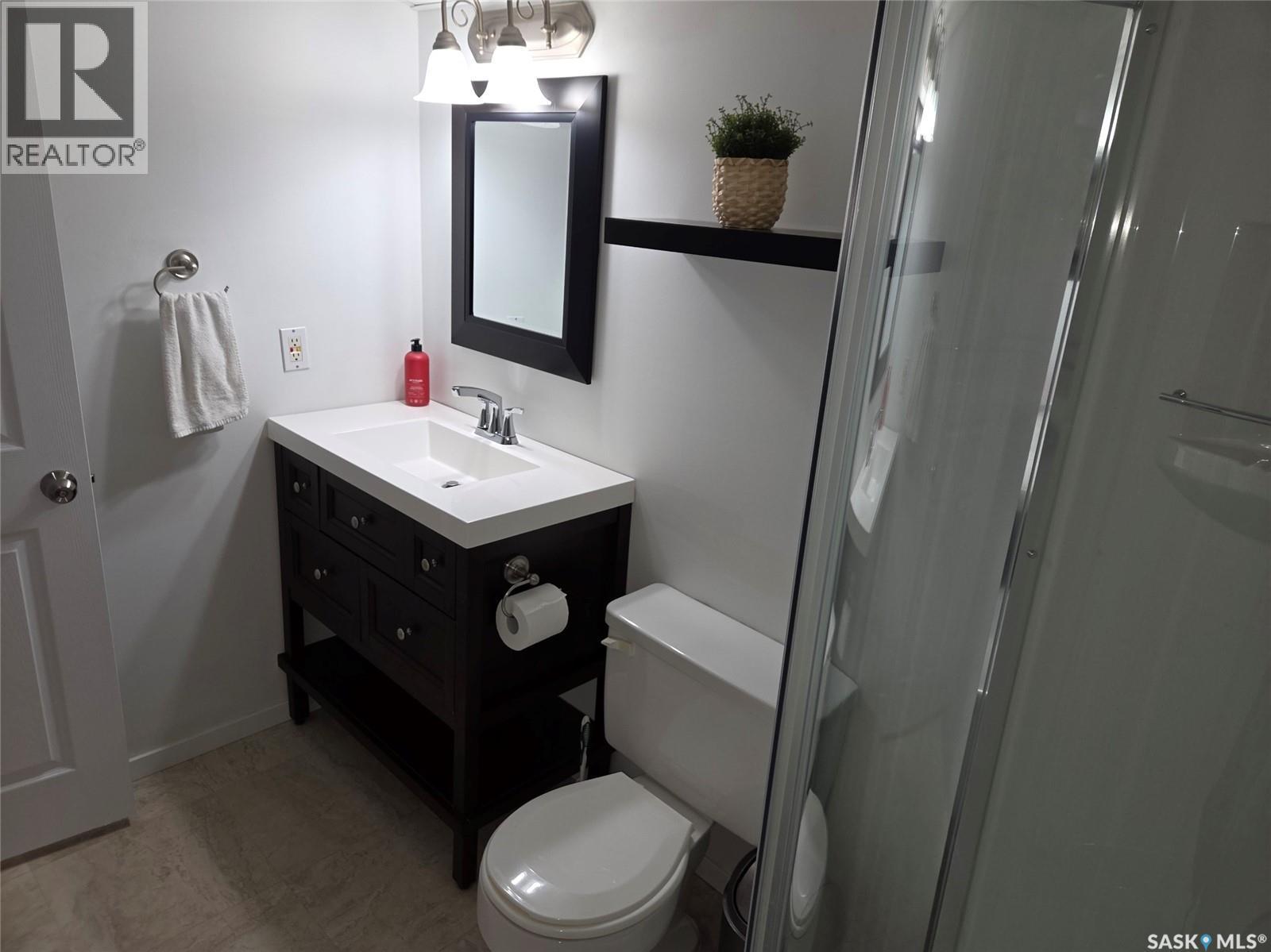 311 Wilkinson Crescent, Saskatoon, SK - Indoor Photo Showing Bathroom