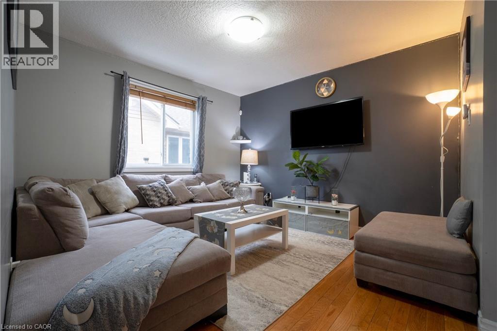 1723 Stackhouse Avenue, London, ON - Indoor Photo Showing Living Room