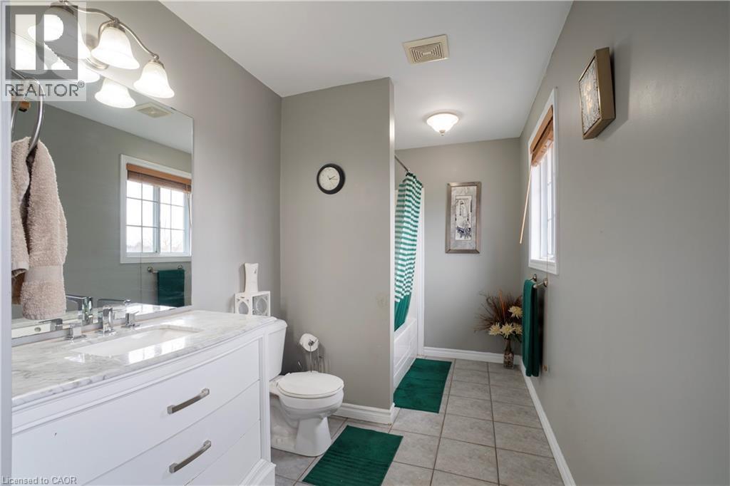 1723 Stackhouse Avenue, London, ON - Indoor Photo Showing Bathroom