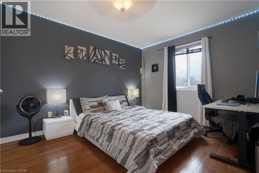 1723 Stackhouse Avenue, London, ON - Indoor Photo Showing Bedroom