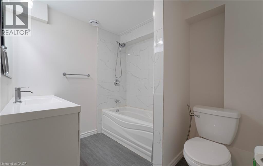 1723 Stackhouse Avenue, London, ON - Indoor Photo Showing Bathroom