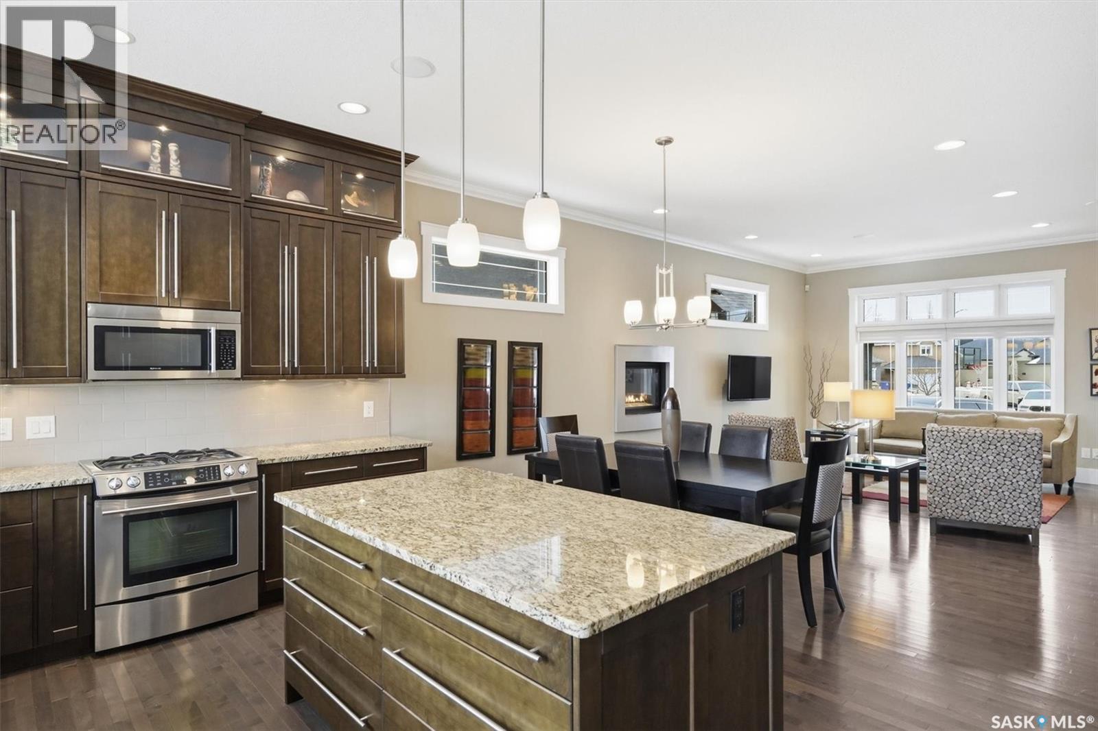 511 Bennion Terrace, Saskatoon, SK - Indoor Photo Showing Kitchen With Stainless Steel Kitchen With Upgraded Kitchen