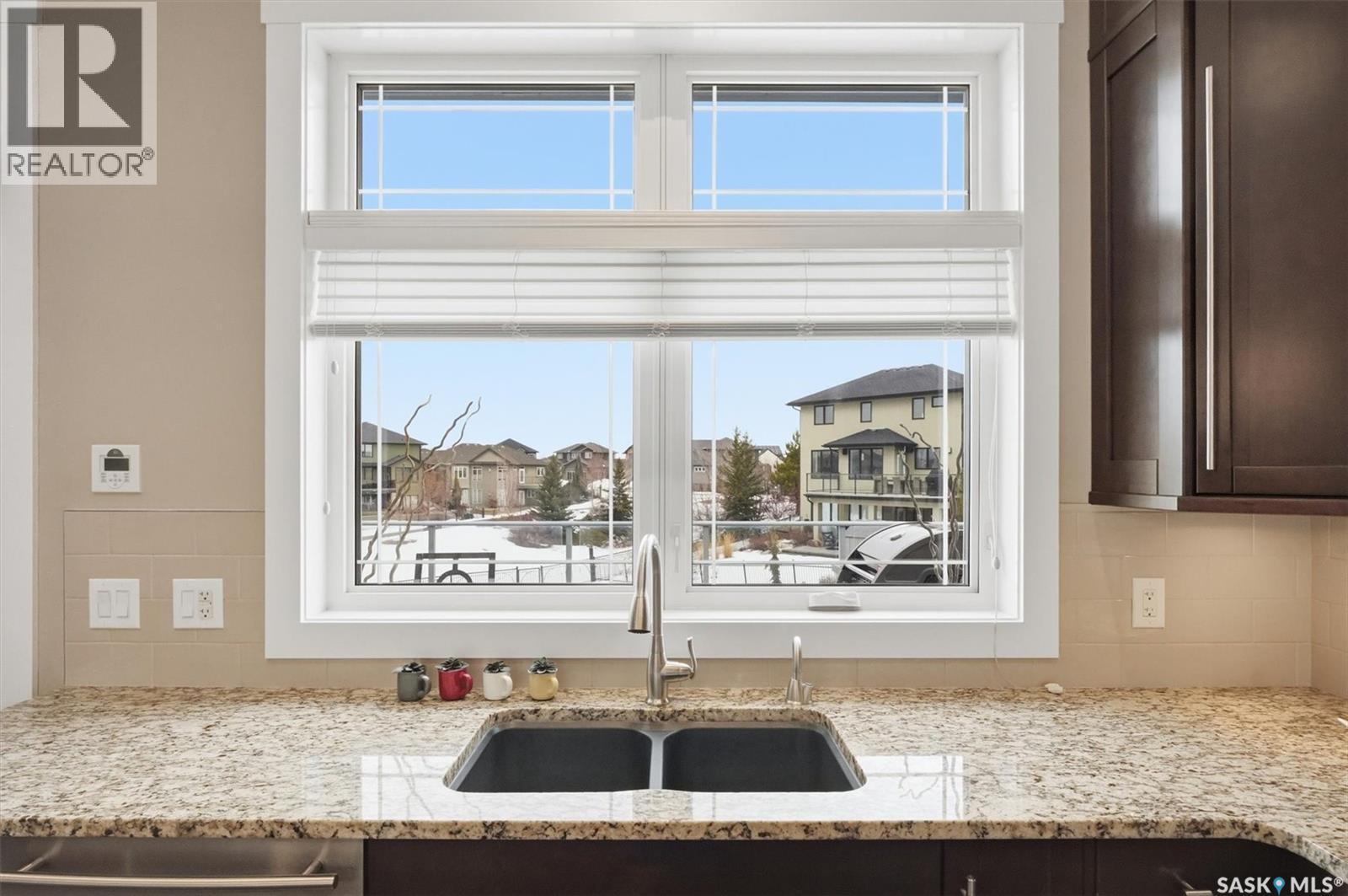 511 Bennion Terrace, Saskatoon, SK - Indoor Photo Showing Kitchen With Double Sink
