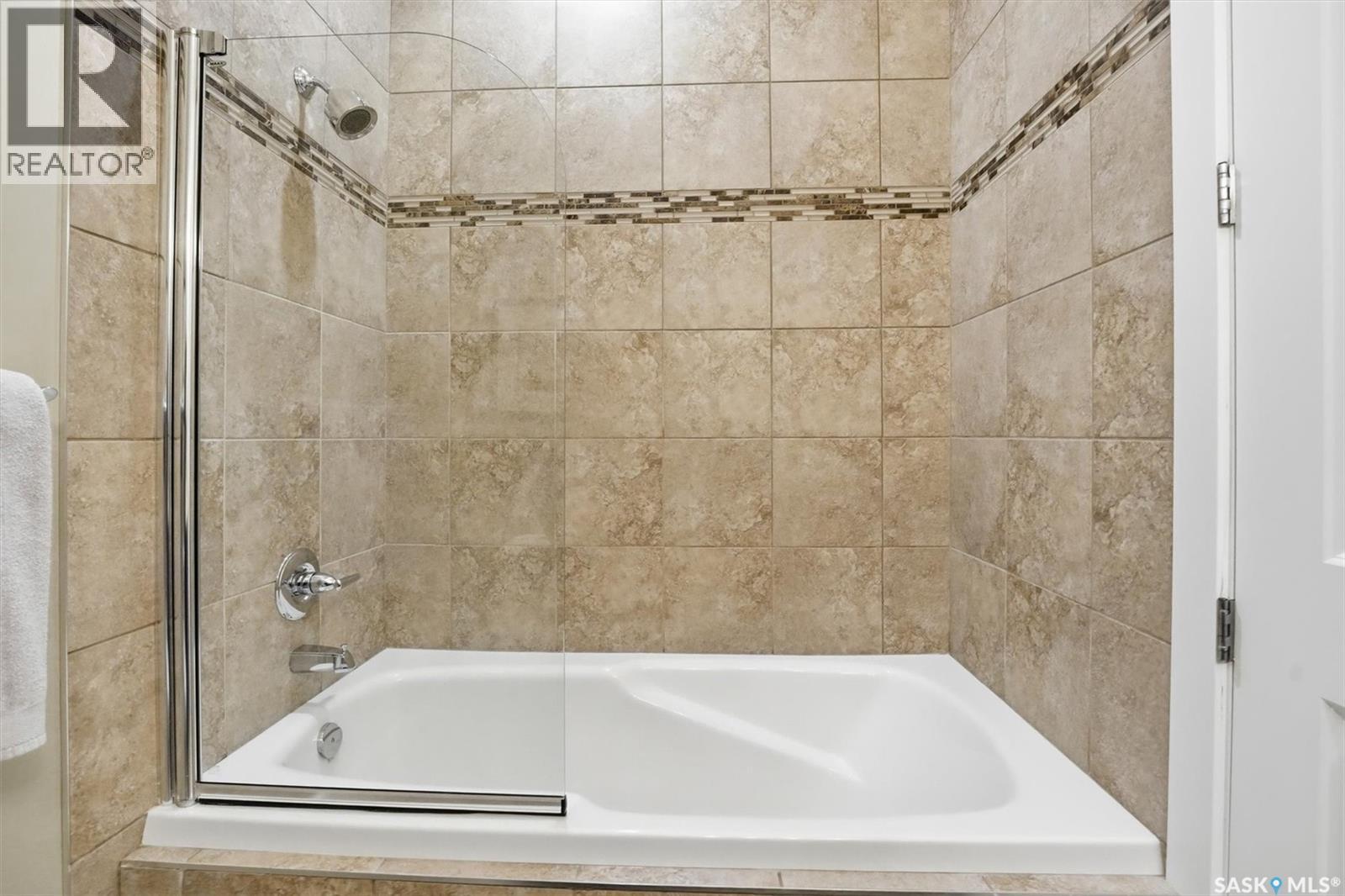 511 Bennion Terrace, Saskatoon, SK - Indoor Photo Showing Bathroom