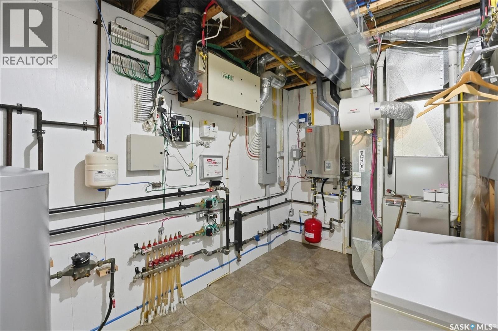 511 Bennion Terrace, Saskatoon, SK - Indoor Photo Showing Basement