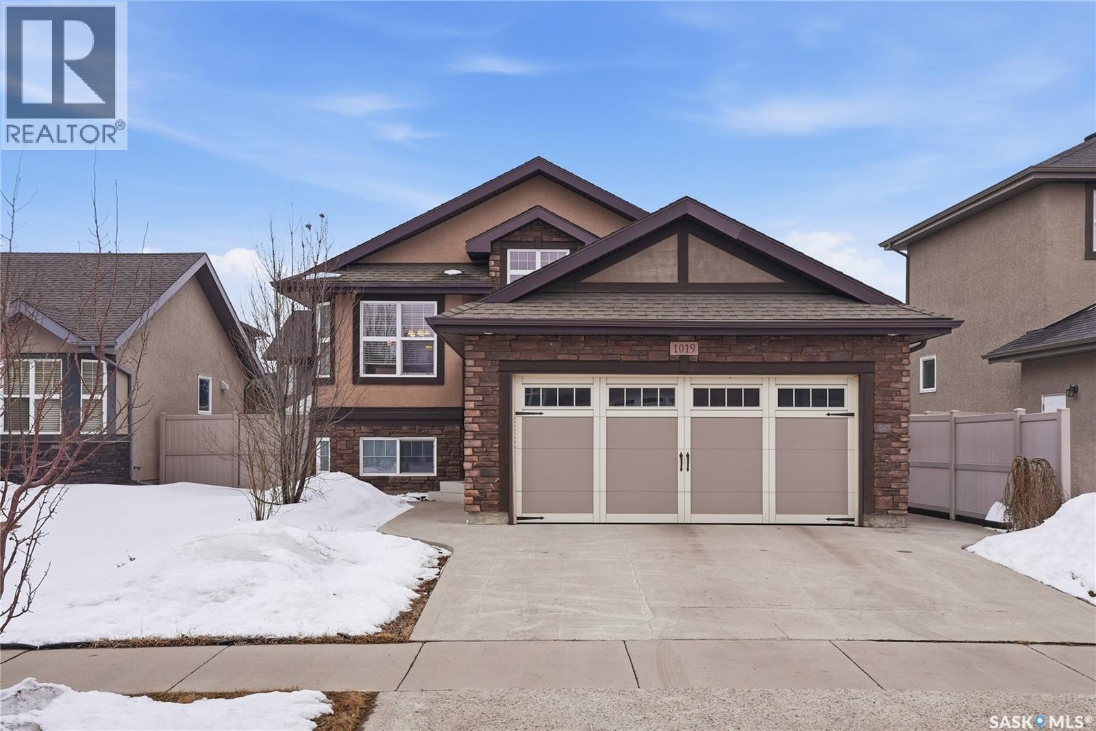 1019 Hunter Road, Saskatoon, SK - Outdoor With Facade