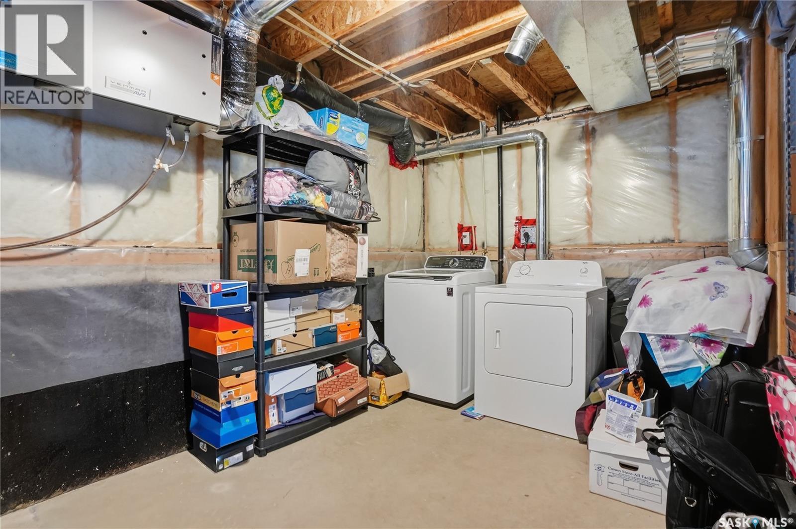 1019 Hunter Road, Saskatoon, SK - Indoor Photo Showing Laundry Room