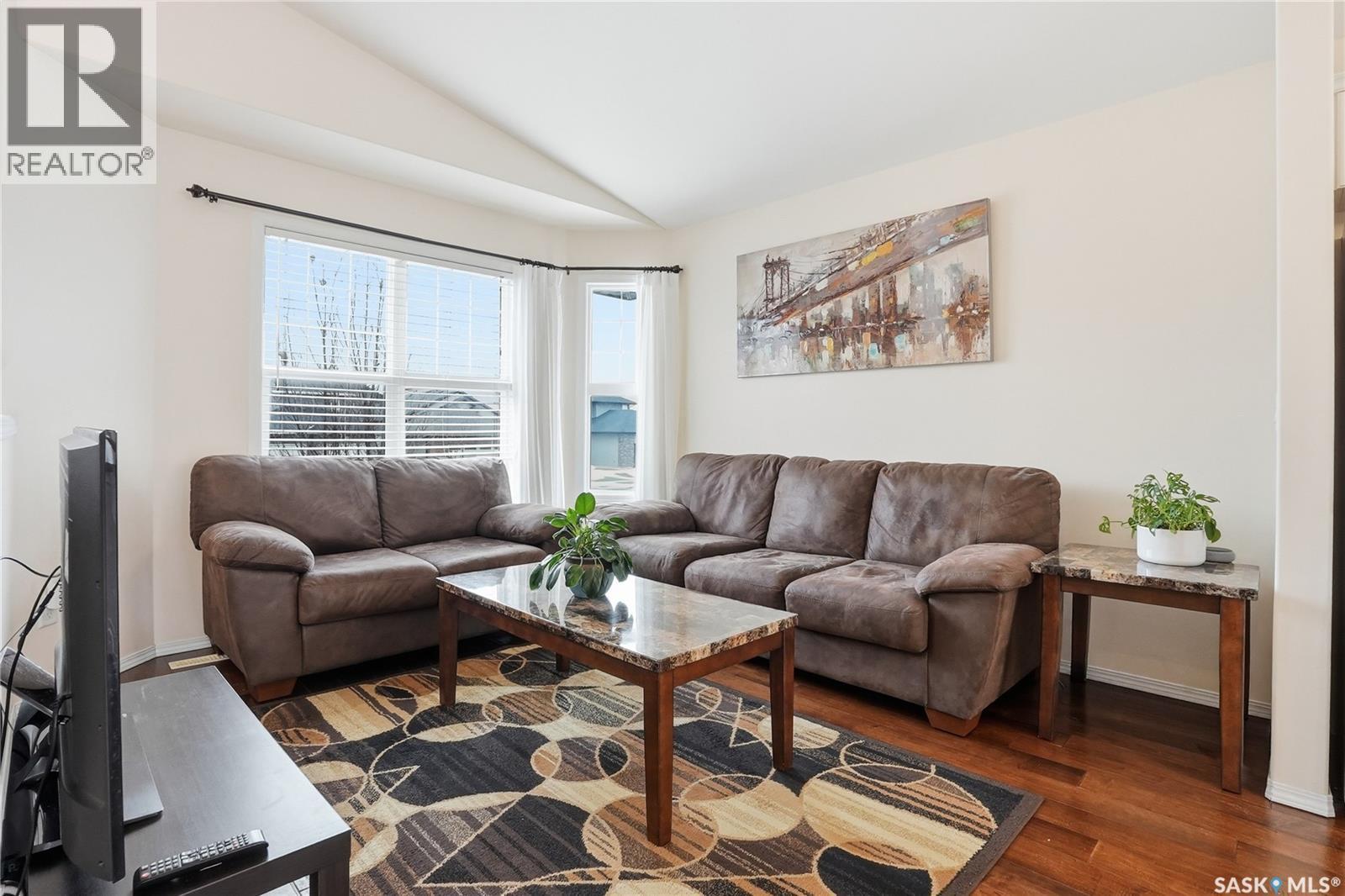 1019 Hunter Road, Saskatoon, SK - Indoor Photo Showing Living Room