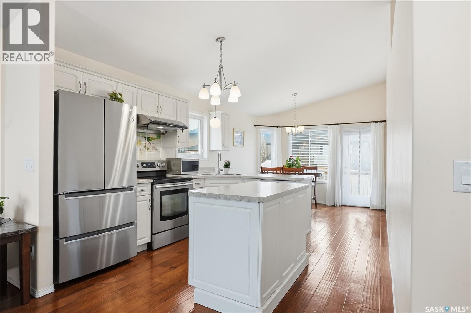 1019 Hunter Road, Saskatoon, SK - Indoor Photo Showing Kitchen With Stainless Steel Kitchen