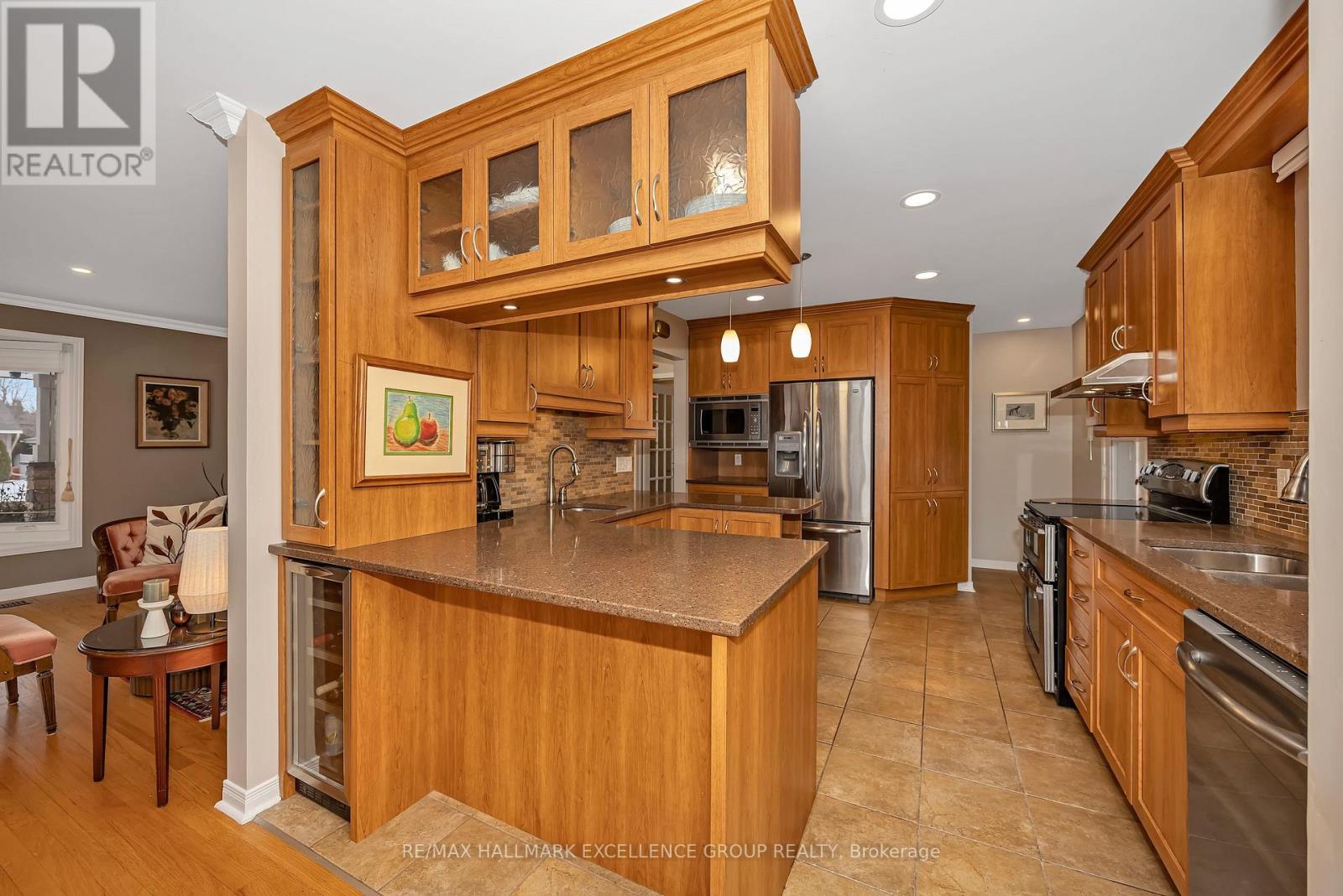 2691 Colman Street, Ottawa, ON - Indoor Photo Showing Kitchen With Stainless Steel Kitchen