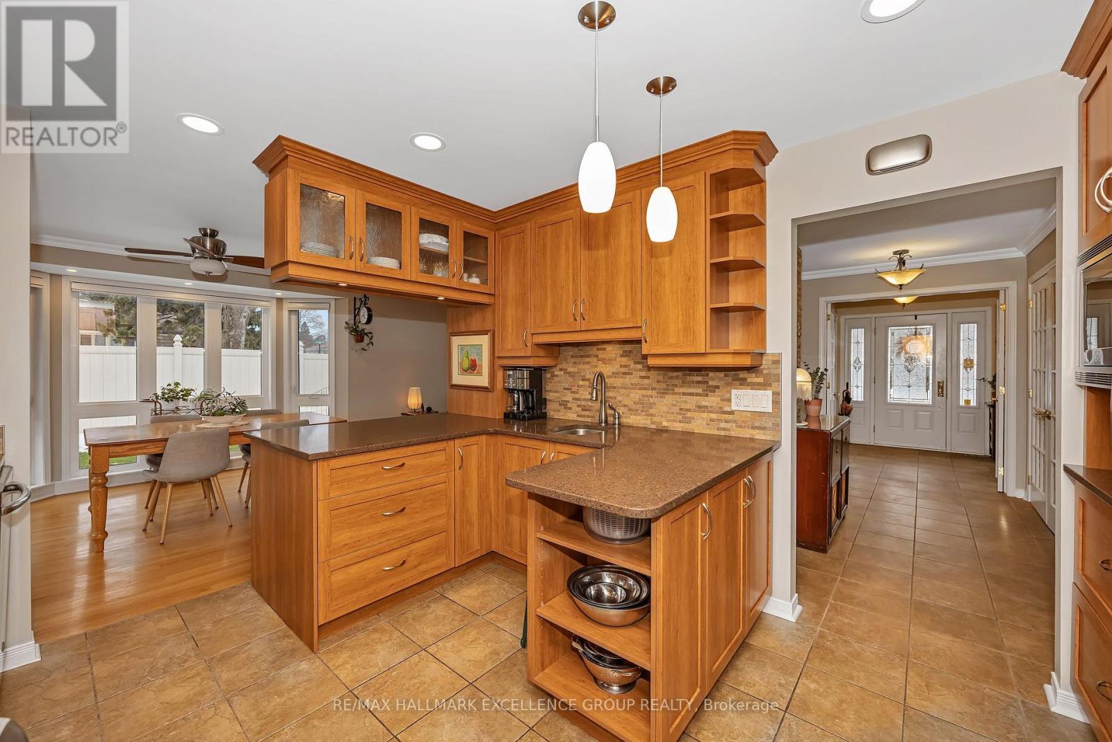 2691 Colman Street, Ottawa, ON - Indoor Photo Showing Kitchen