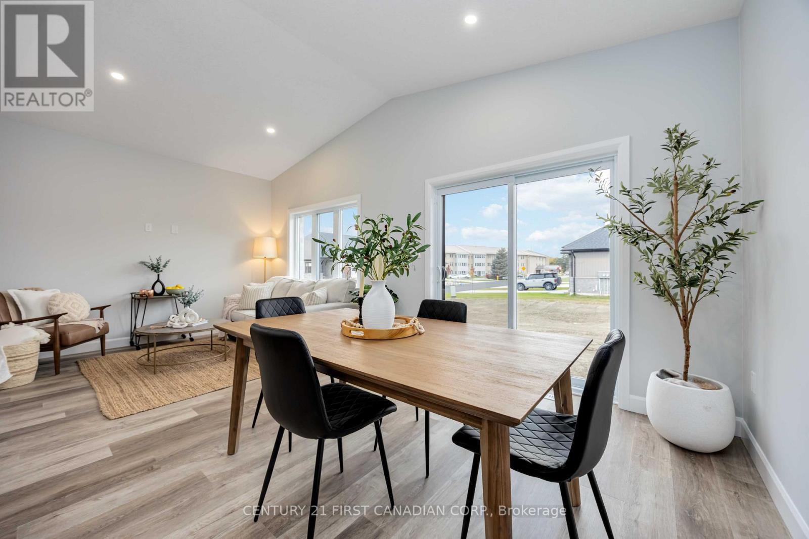 9 Postma Crescent, North Middlesex (Ailsa Craig), ON - Indoor Photo Showing Dining Room