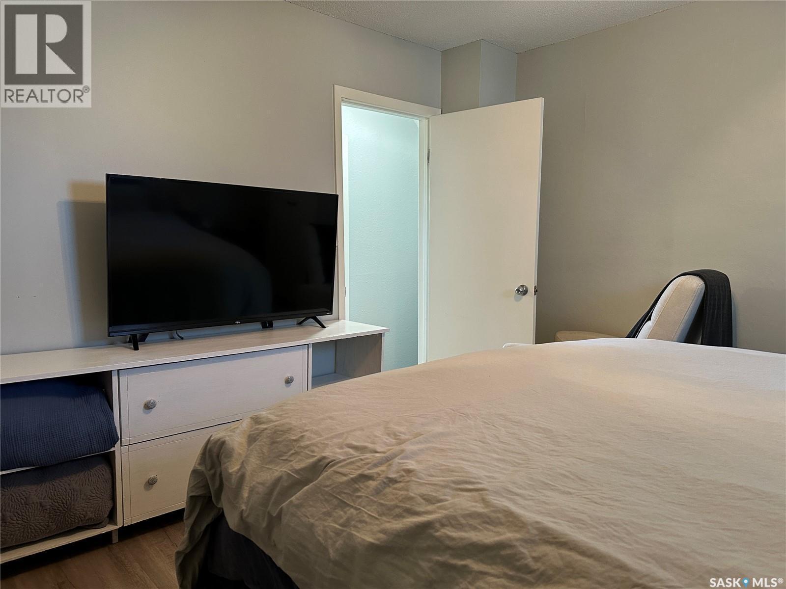 24 3Rd Avenue Se, Weyburn, SK - Indoor Photo Showing Bedroom