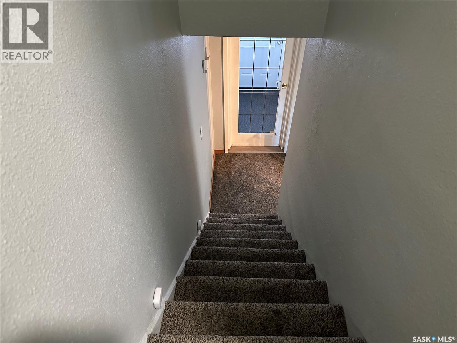 24 3Rd Avenue Se, Weyburn, SK - Indoor Photo Showing Other Room