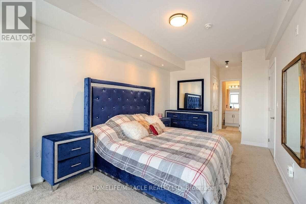 602 - 560 North Service Road, Grimsby, ON - Indoor Photo Showing Bedroom
