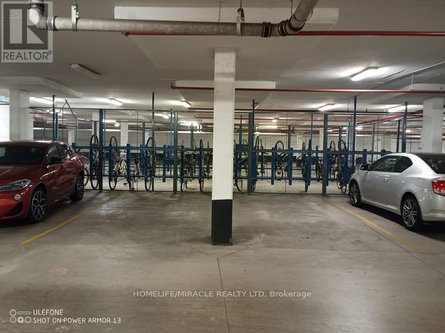 602 - 560 North Service Road, Grimsby, ON - Indoor Photo Showing Garage