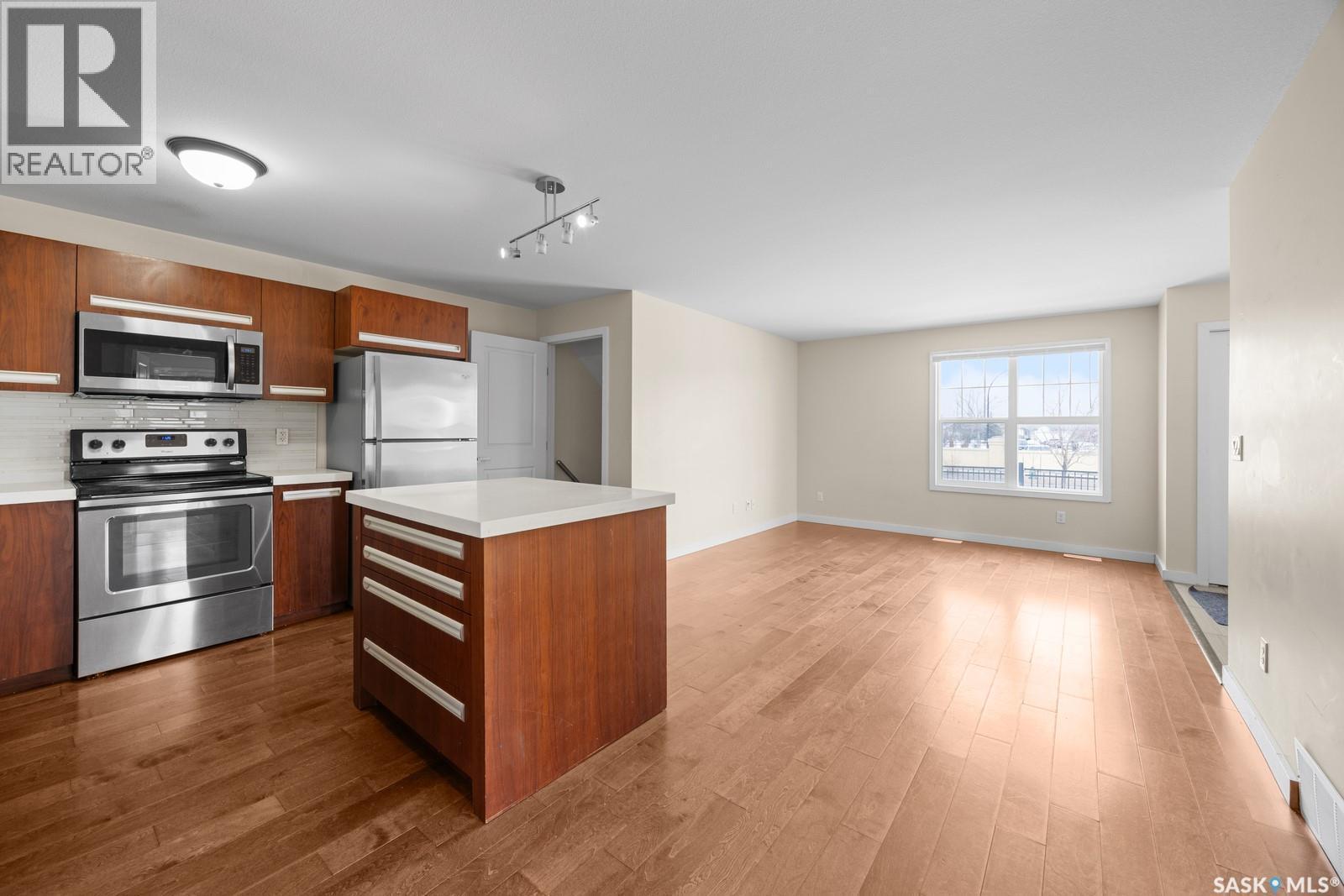 513 2315 Mcclocklin Road, Saskatoon, SK - Indoor Photo Showing Kitchen