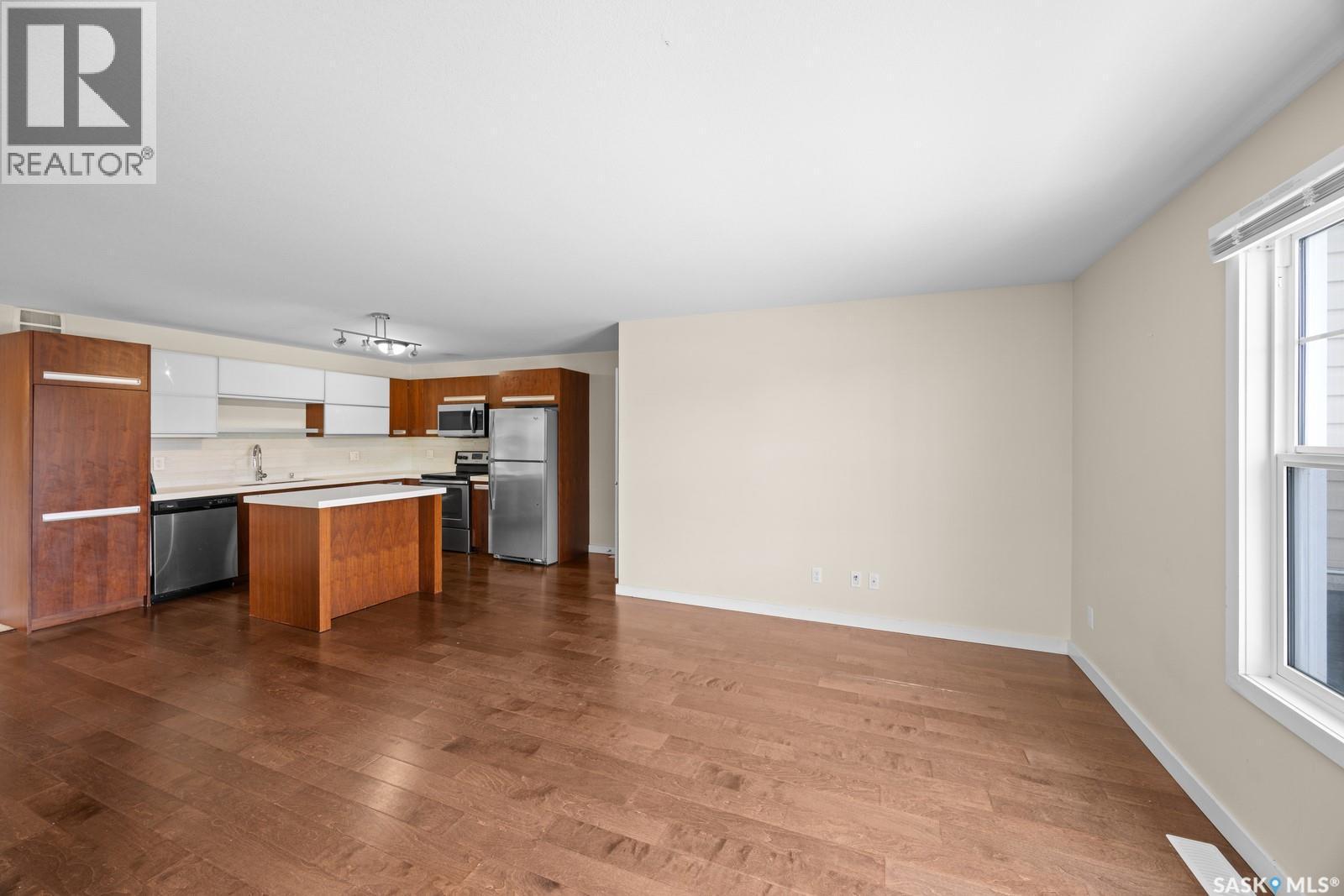 513 2315 Mcclocklin Road, Saskatoon, SK - Indoor Photo Showing Kitchen
