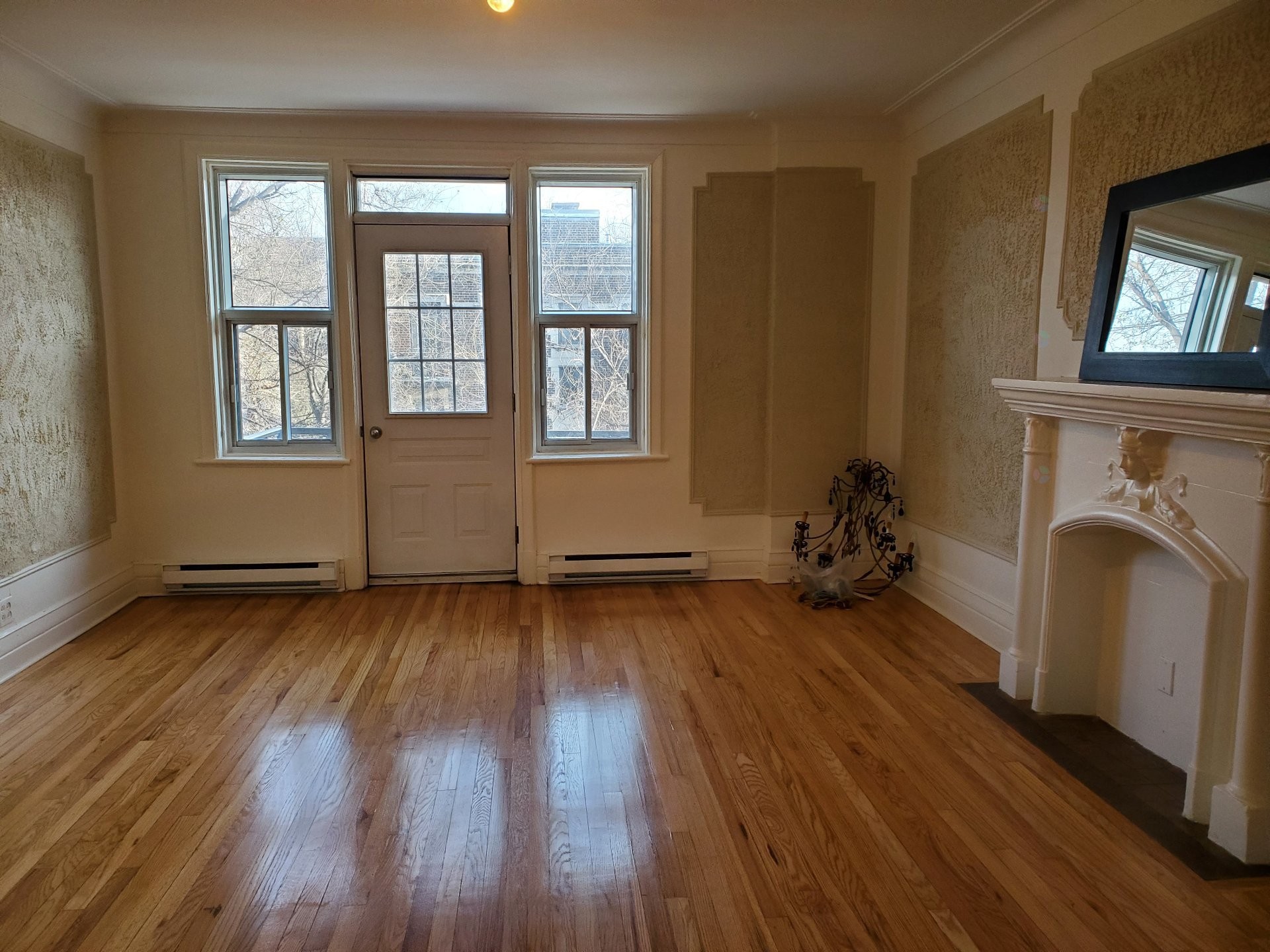 Living Room - 15-811 Av. Davaar, Montréal (Outremont), QC - Indoor Photo Showing Other Room
